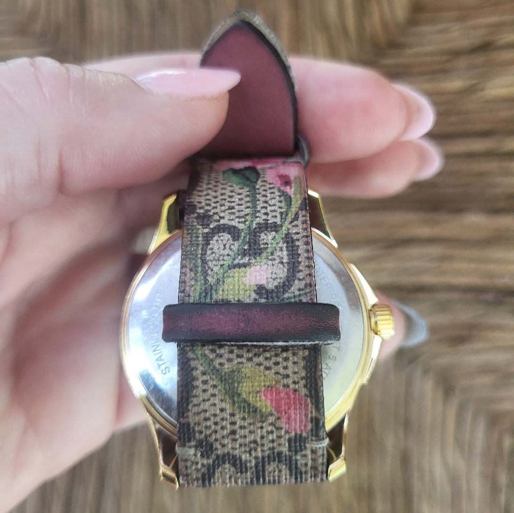 Gorgeous 💓 😍 💓 Gucci Watch SO POPULAR & THE "IT" Watch right now! - Picture 4 of 4